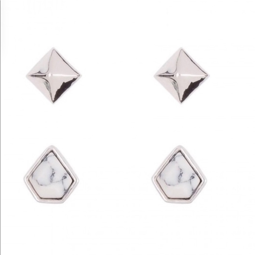 Boucle d'oreille angulaire